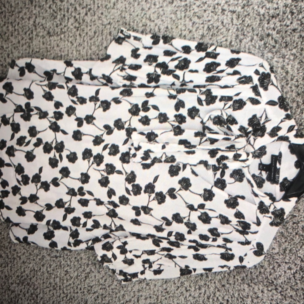 Lane Bryant Top Women’s Plus 14 White Floral Crinkle Gauze blouse Neck Tie